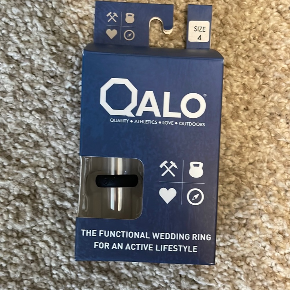 BNIB Qalo womens ring